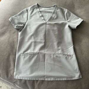Grey figs casma three-pocket scrub top. Size XS